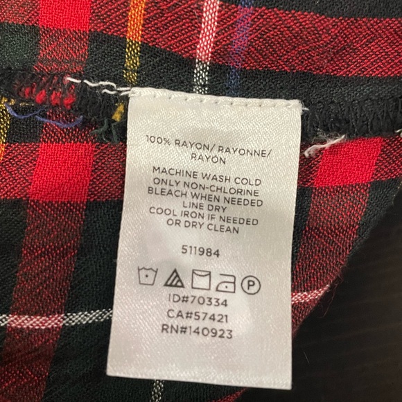 LOFT *Like New* Plaid Button Up Blouse with short bishop sleeves. Size M - Picture 7 of 7